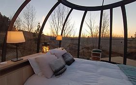 Cottage With Glass Bubble And Hot Tub